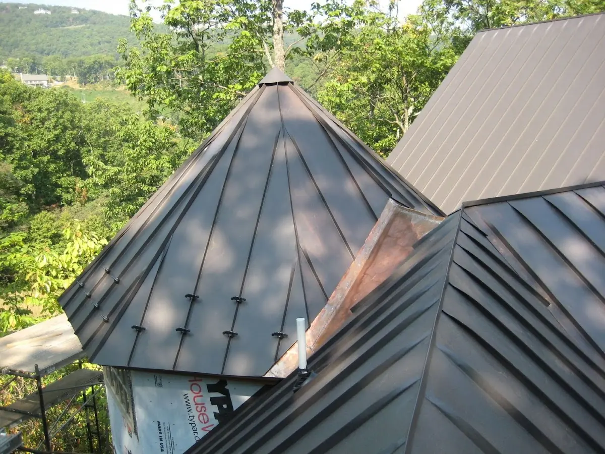 Professional Roof Tarp Installation by Craftsman Roofing in Zanesville